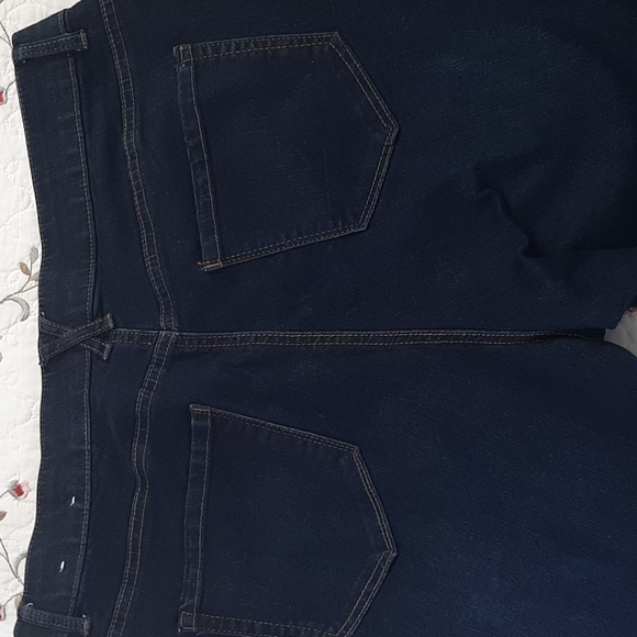 C J Banks 18 W Average Signature Slimming Dark Denium Jeans Like New - Picture 6 of 10